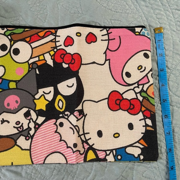HELLO KITTY ANF FRIENDS COSMETIC BAG - Picture 1 of 2